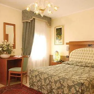 il-moro-di-venezia.hotelinveneto.com/